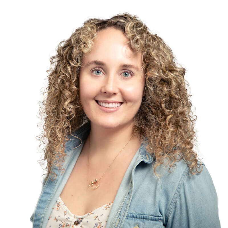 Elizabeth Edwards headshot