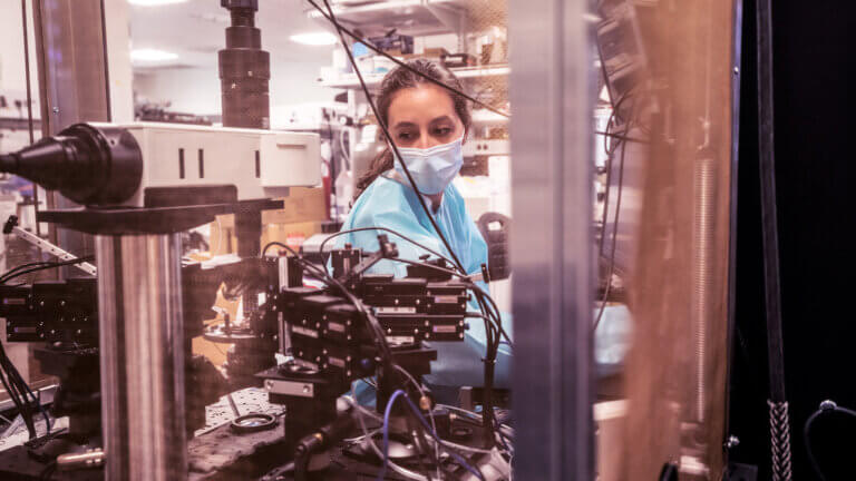 Allen Institute Researcher working with octopatch ephys rig in the lab