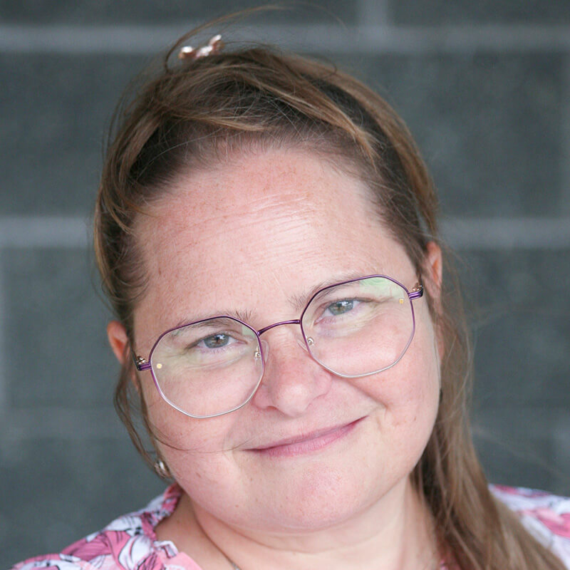 Tami Moffat Headshot